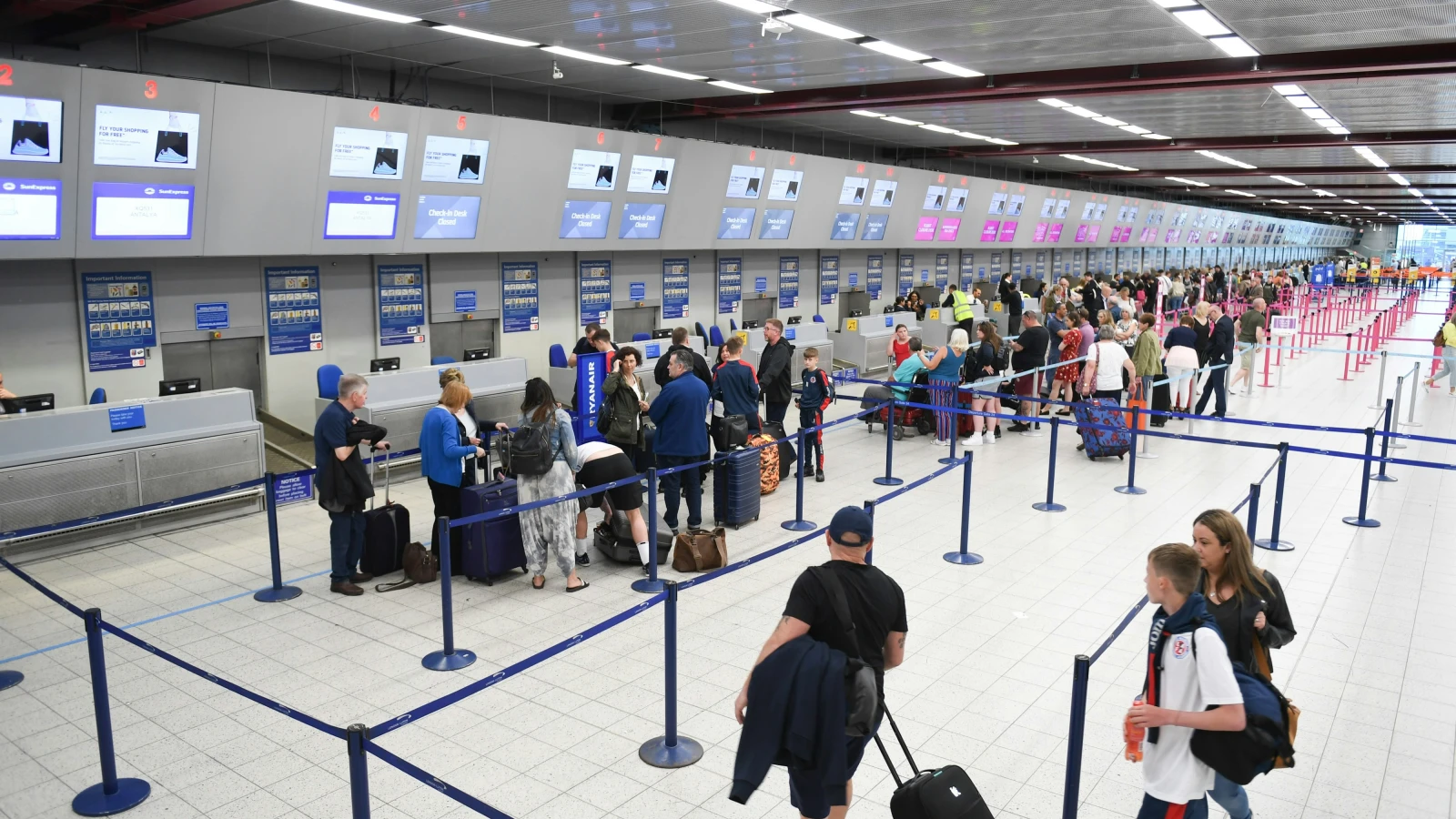 Chania Flughafen Kreta Fahrzeugvermietung Terminal Abholbereich
