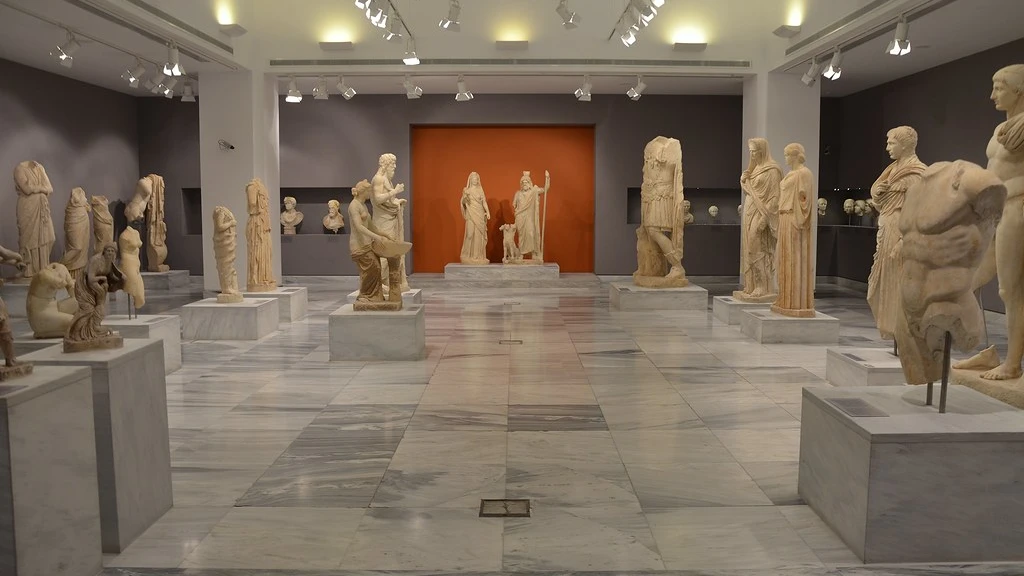 Heraklion Archaeological Museum Minoan artifacts vehicle rental Crete